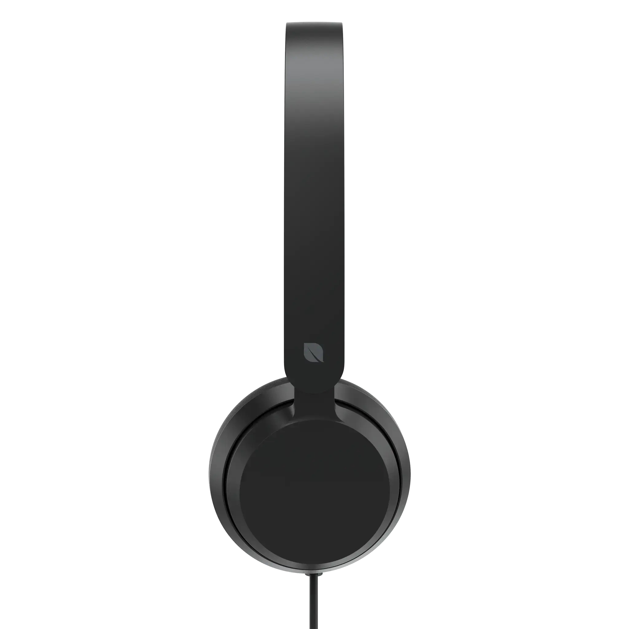 Auriculares negros sobre fondo blanco.