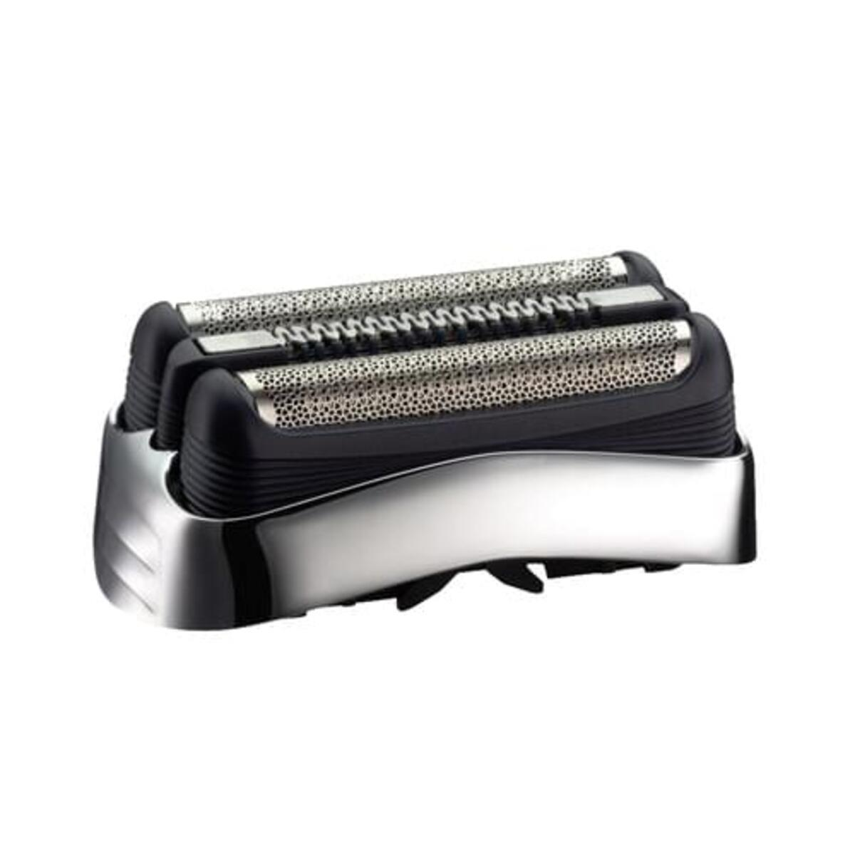 Głowice golarki, zbliżenie, ze srebrną podstawą i czarnymi ostrzami.