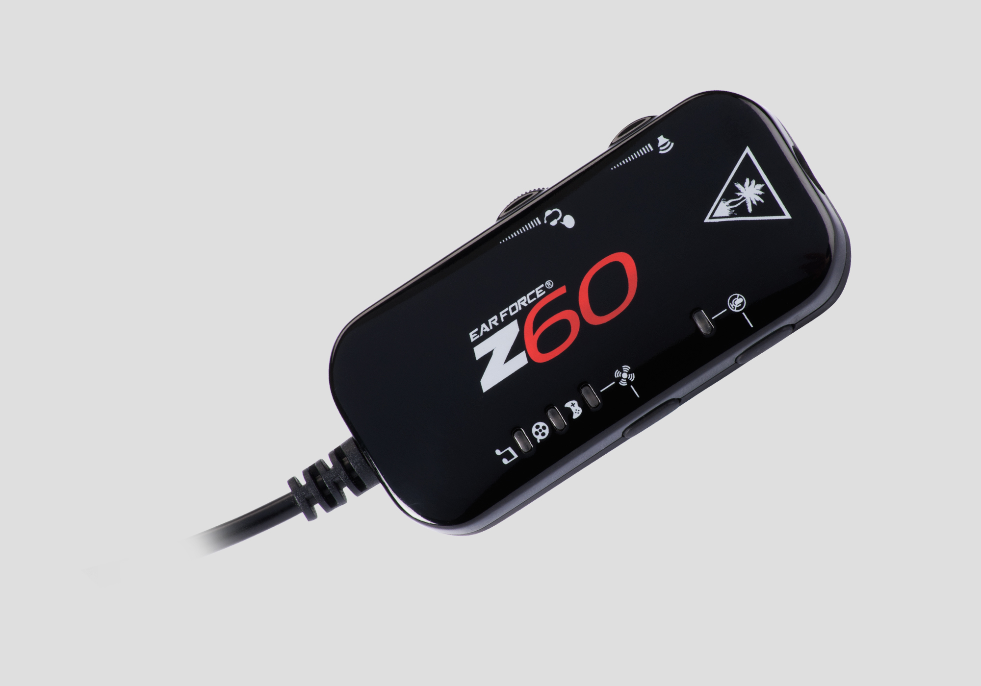 Mixer audio Ear Force Z60 nero su sfondo grigio chiaro. Il mixer ha diversi pulsanti.