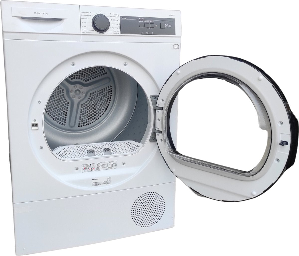 Een witte wasmachine met de deur open. De binnentrommel is zichtbaar. De machine staat op een witte achtergrond.
