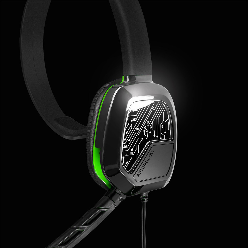 Cuffie da gioco nere con dettagli verdi, microfono e scritta 'AFTERGLOW'.