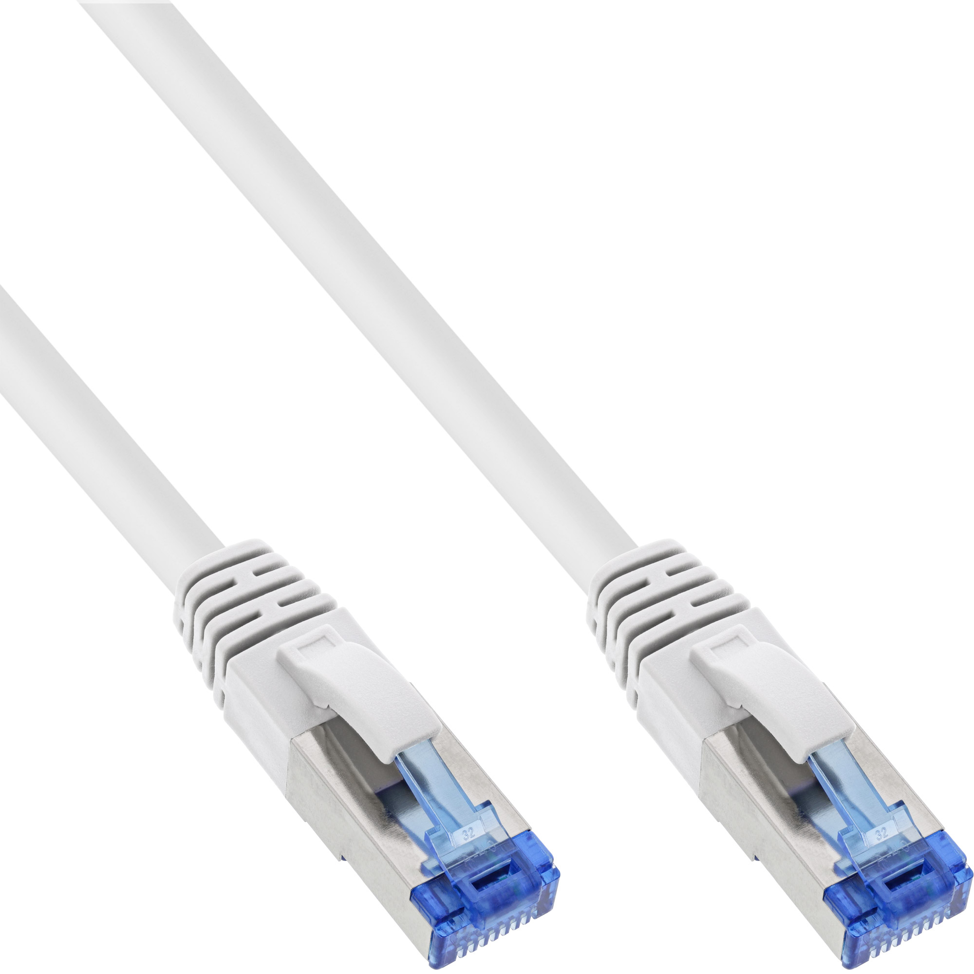 Twee witte Ethernet-kabels met blauwe connectoren, met een metallic afwerking.