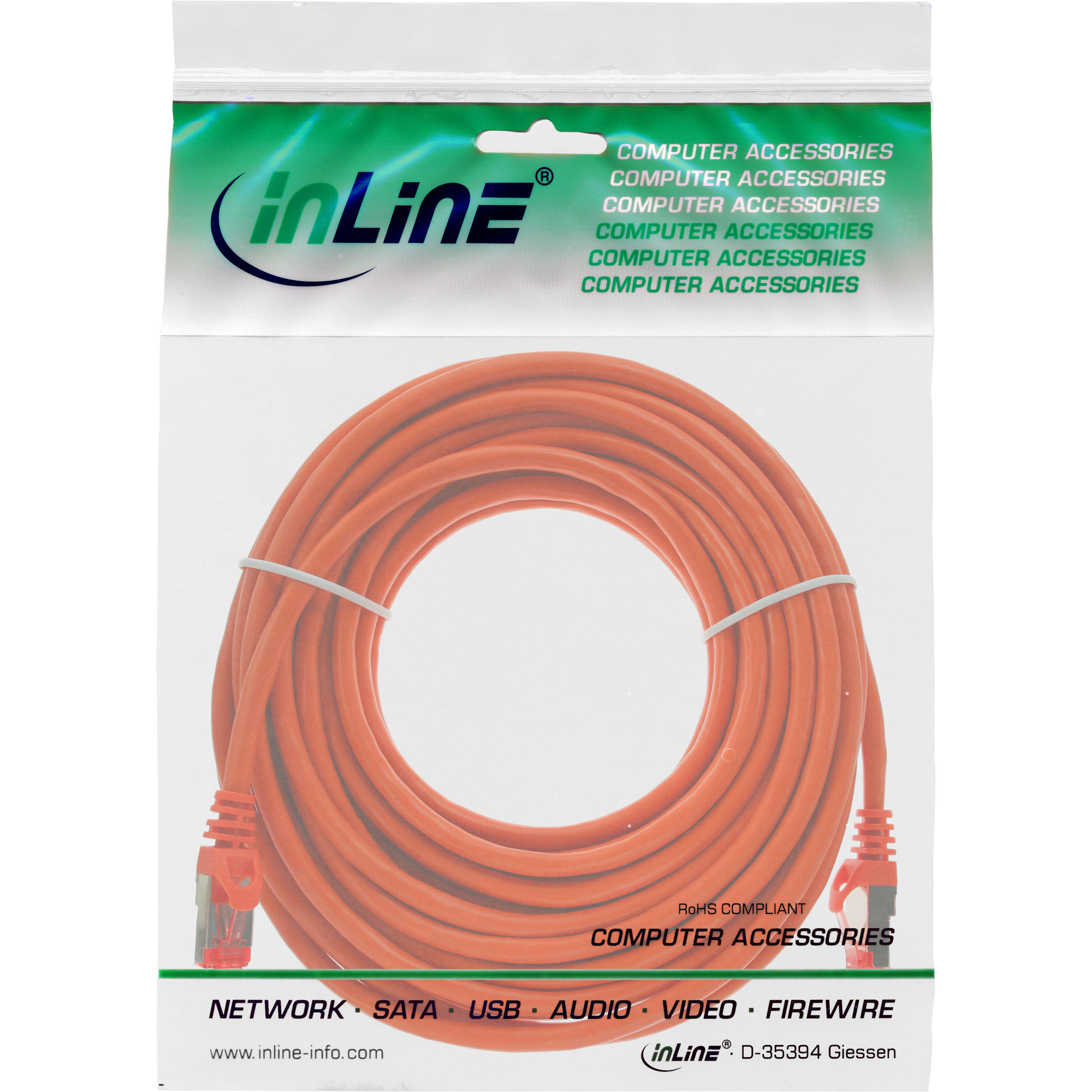 Un câble Ethernet orange dans un sac en plastique transparent, étiqueté avec le logo inLine.