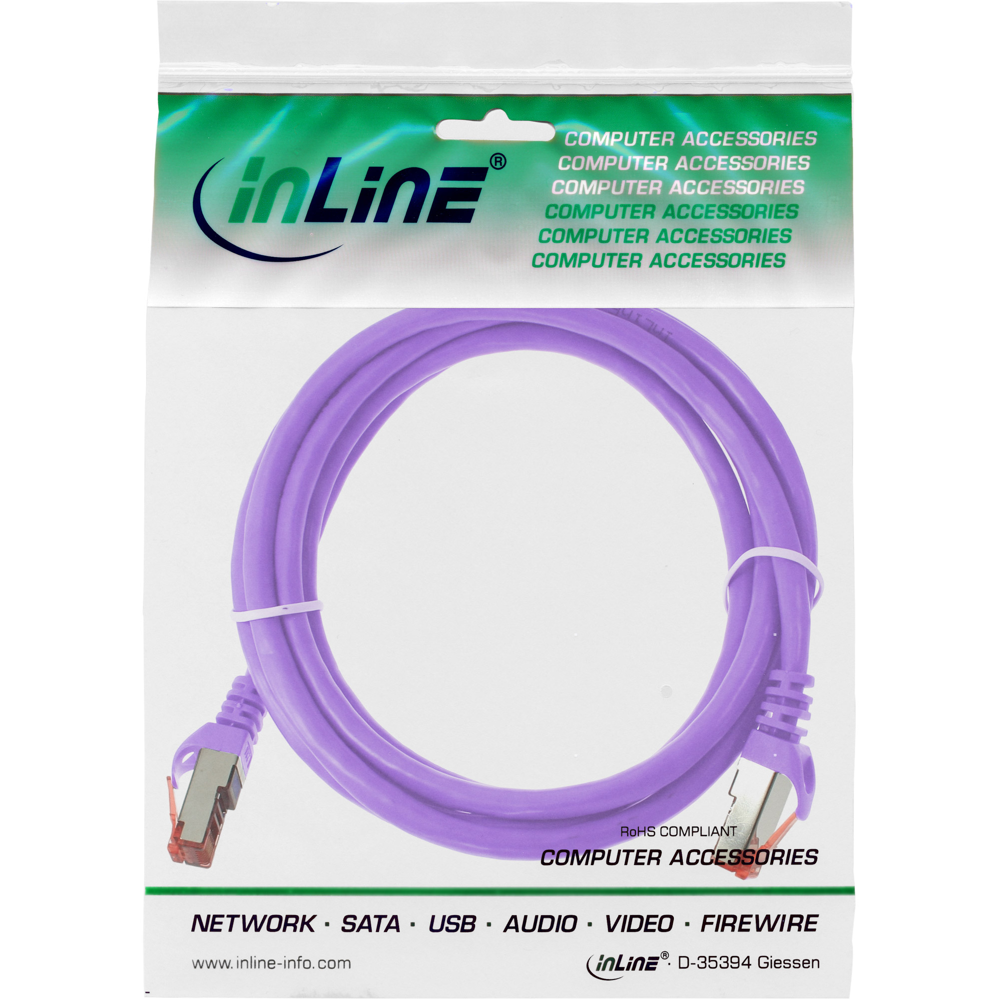 Cavo di rete viola in confezione. Cavo arrotolato. Confezione con testo e logo.