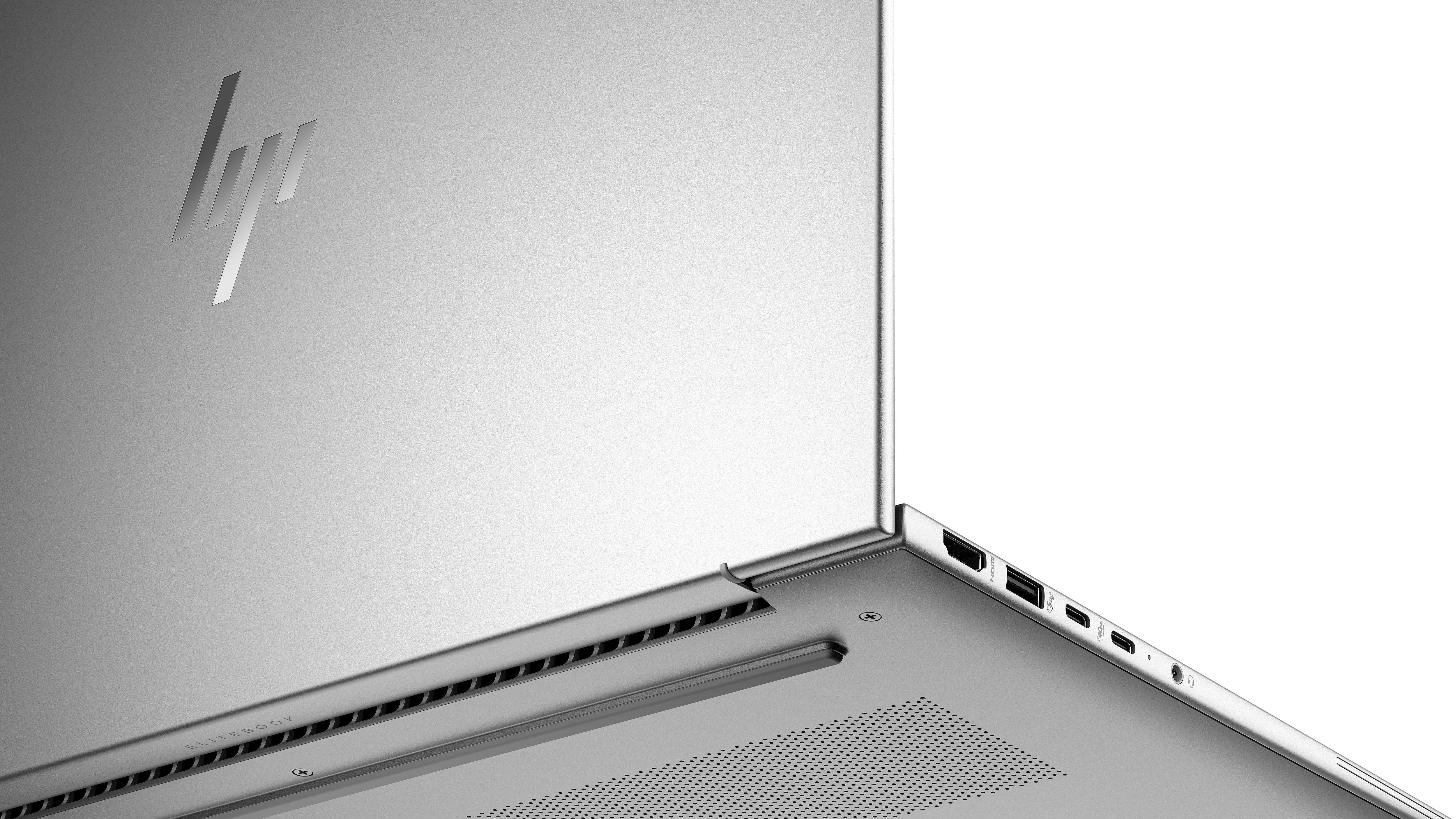 Zbliżenie tyłu srebrnego laptopa z logo HP i portami.