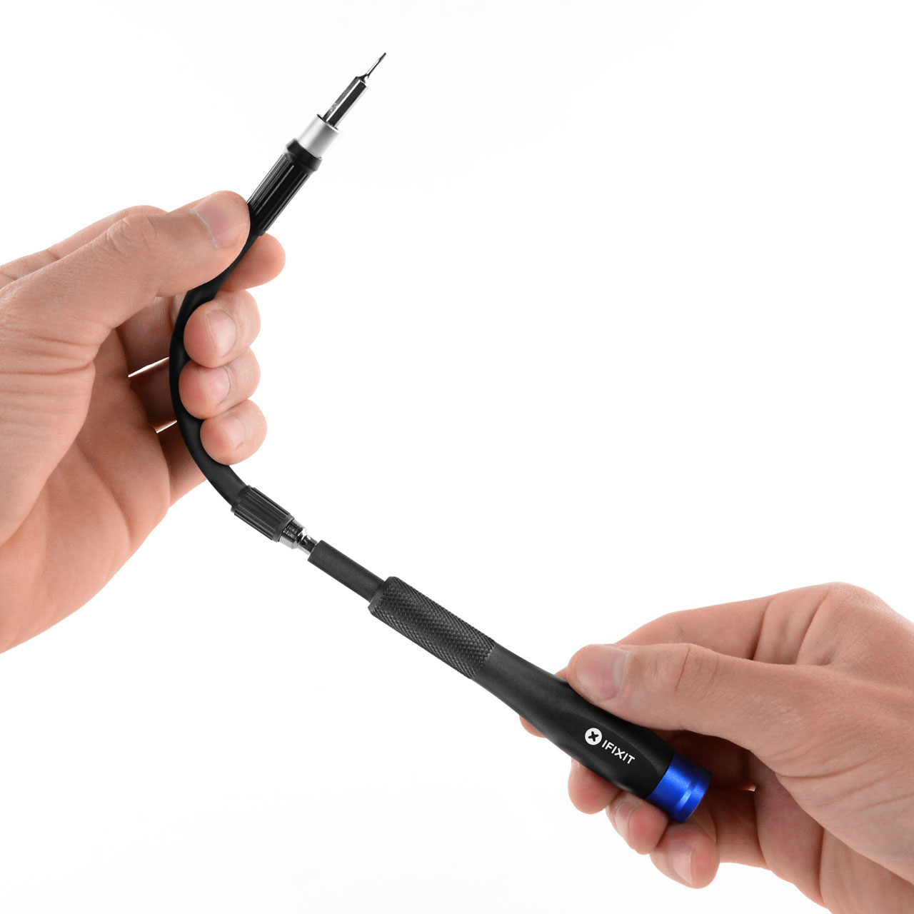 Hände, die einen flexiblen Schraubendreher halten, schwarz und blau.