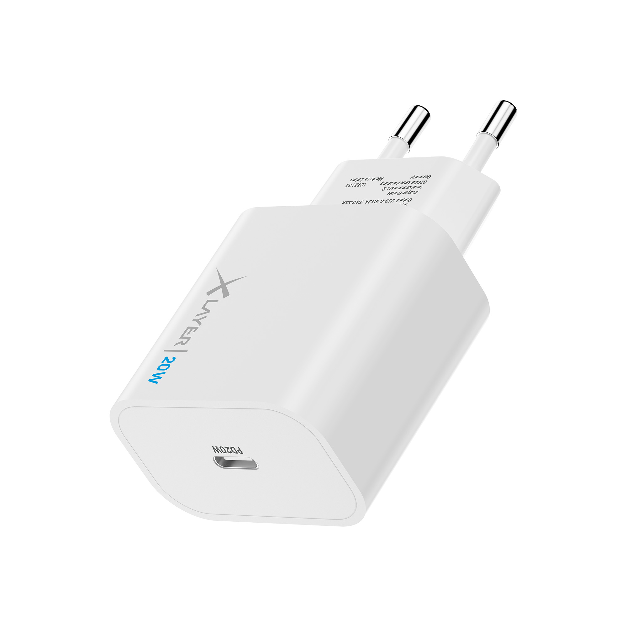 Weißes Ladegerät mit zwei Stiften, mit der Aufschrift 'Xlayer 20W'. Das Ladegerät ist weiß, auf weißem Grund.