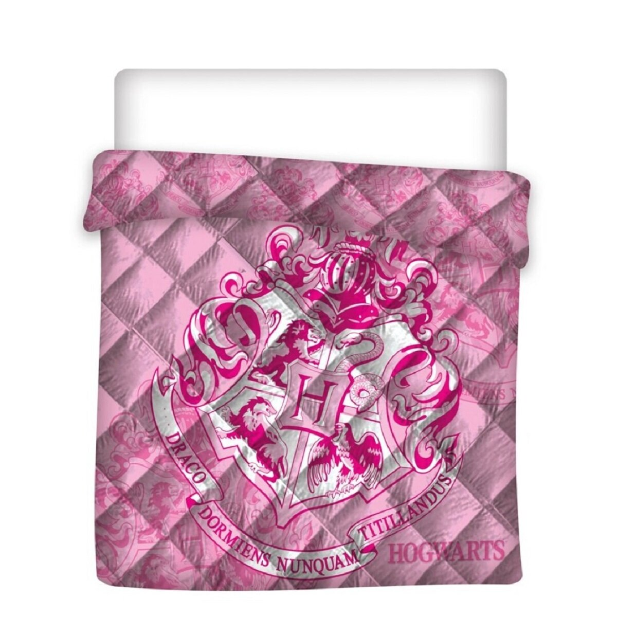 Rosa Bettdecke mit Hogwarts-Wappen-Design, auf weißer Oberfläche.