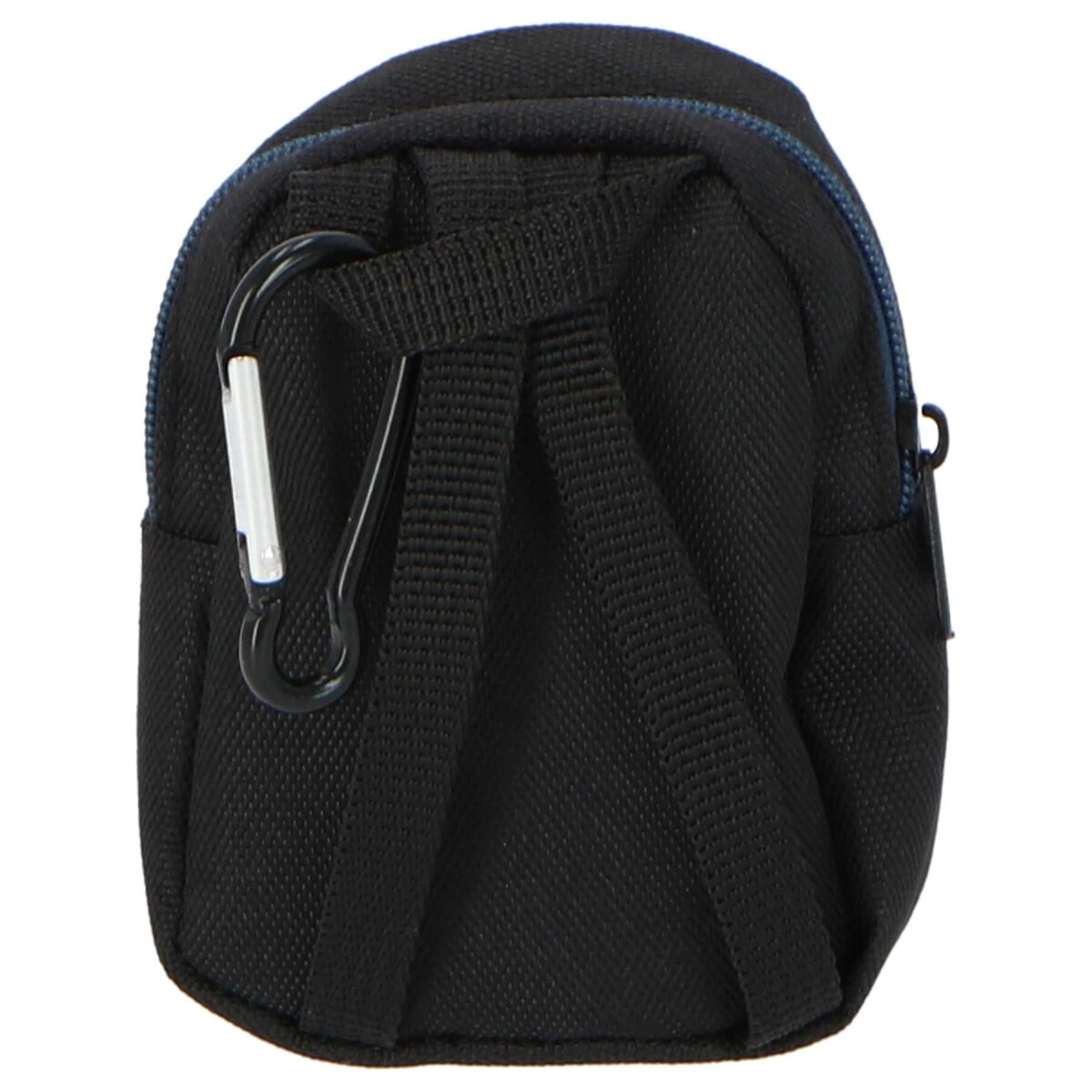 Kleine schwarze Tasche mit Karabiner und Riemen. Blauer Reißverschluss. Weißer Hintergrund.