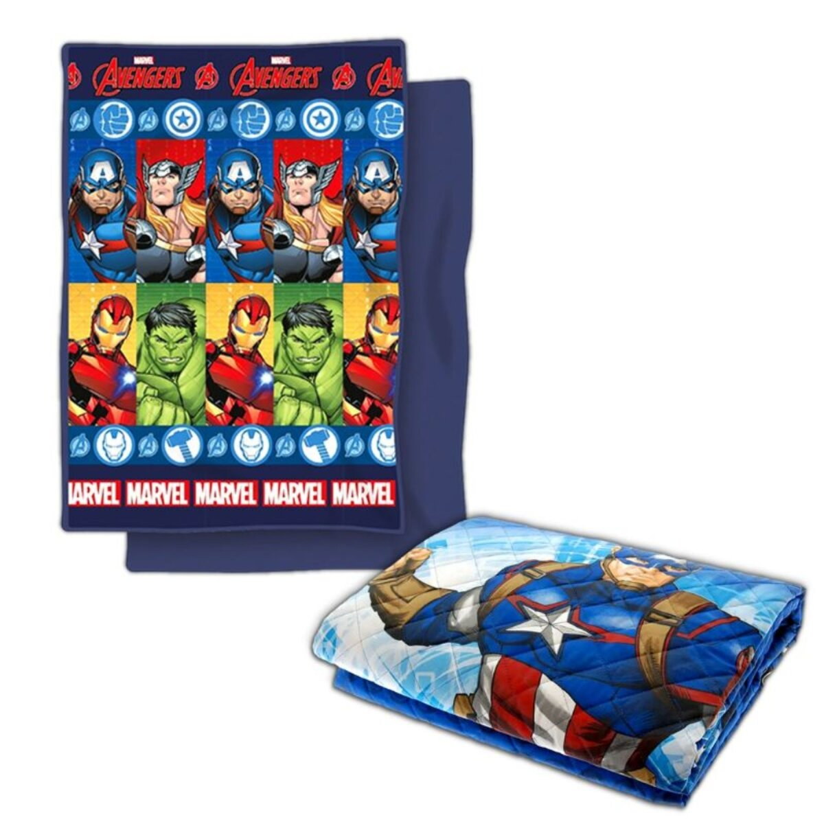 Zwei Marvel Avengers-Decken, eine gefaltet. Die Decken zeigen Captain America, Iron Man, Hulk und Thor.