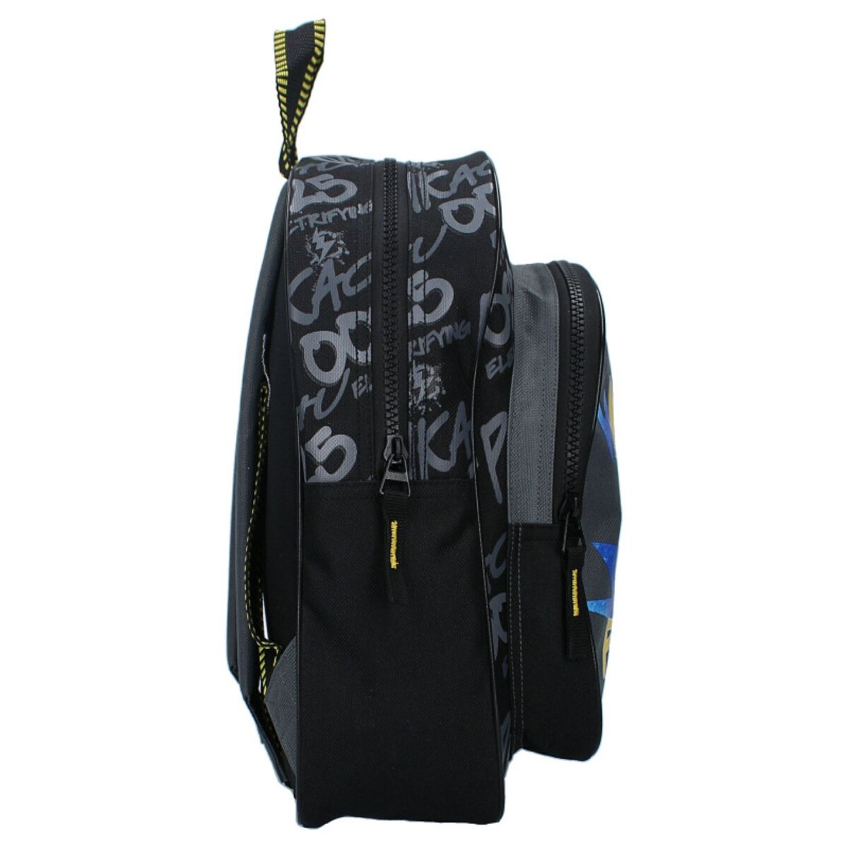 Schwarzer und grauer Rucksack mit Graffiti-Text und -Bildern. Es gibt Reißverschlüsse und einen Griff.