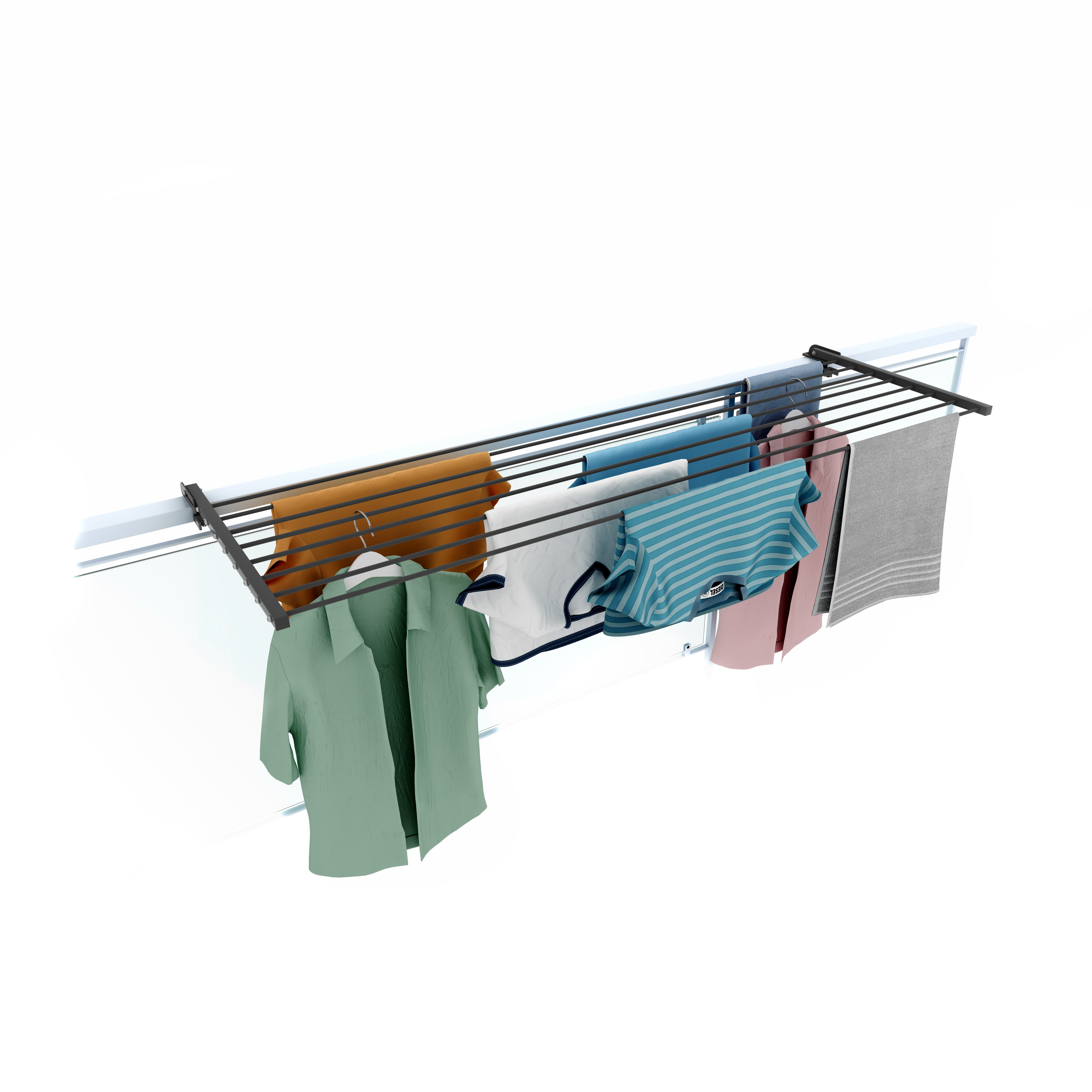 Uno stendibiancheria con vestiti. Camicia verde, camicia blu, asciugamano grigio.