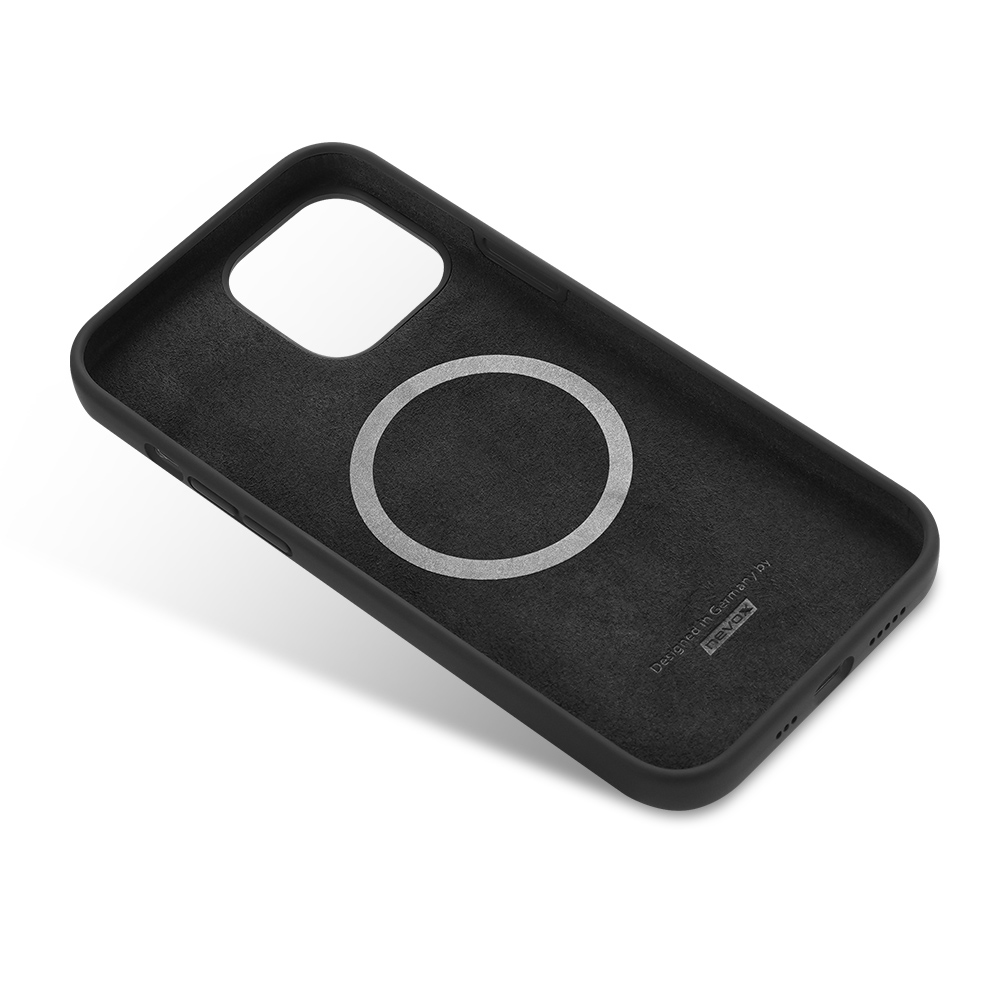 Interno di custodia per telefono nera con anello MagSafe argentato, angolato, su sfondo bianco.