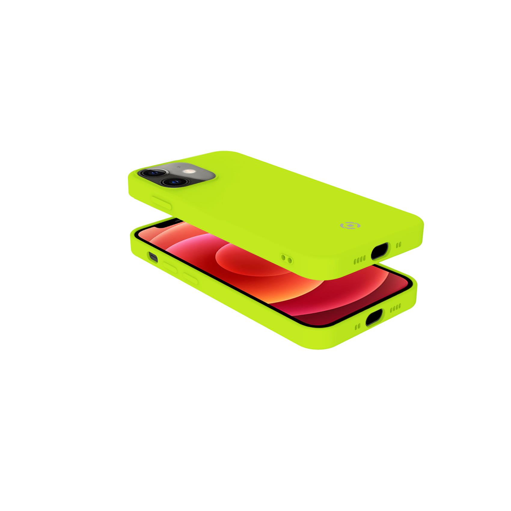Telefono verde neon con custodia verde neon. Il telefono è isolato su bianco.