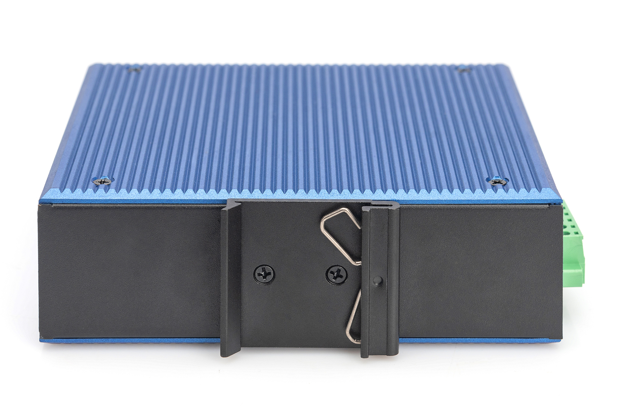 Switch Ethernet industriale blu e nero. Sfondo bianco.
