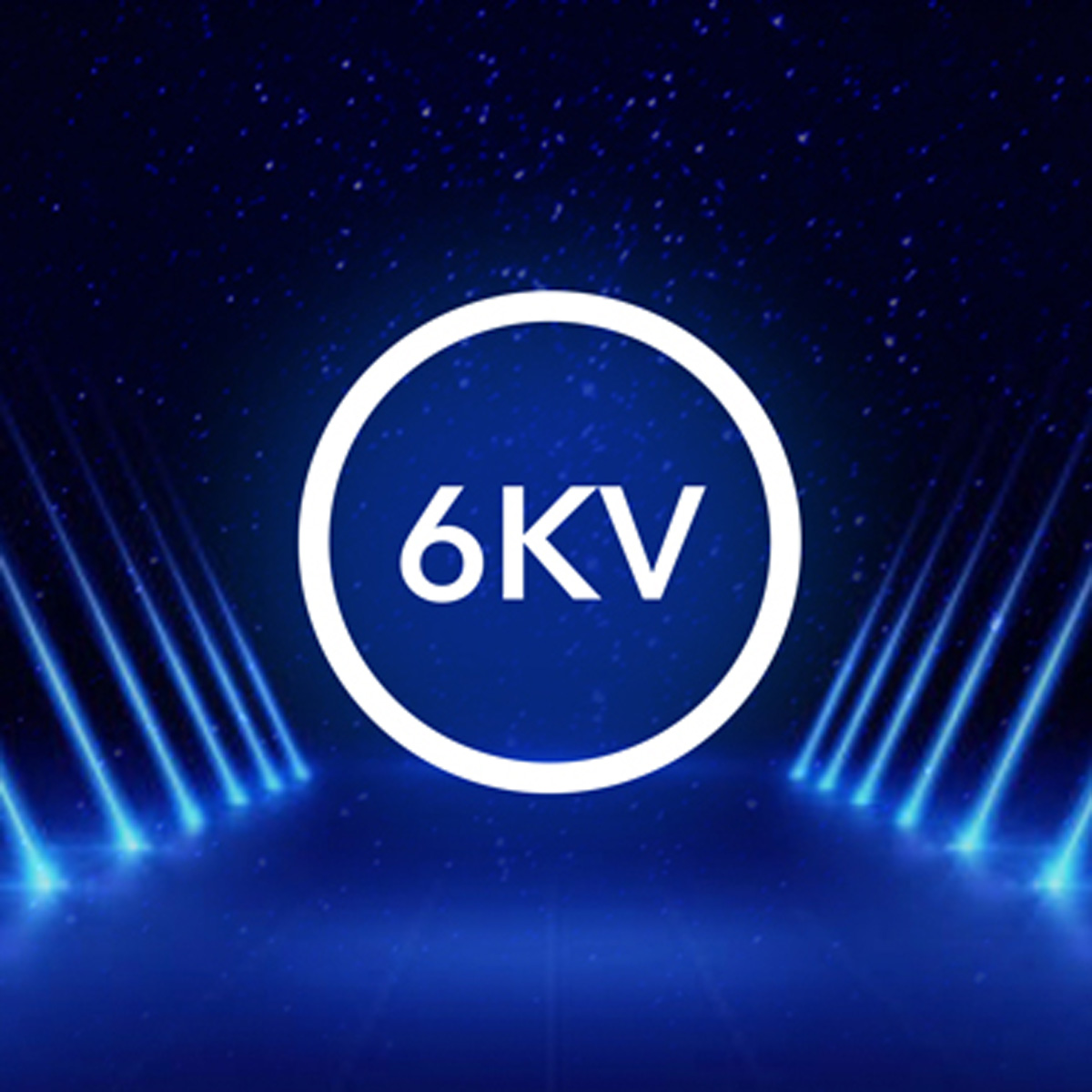 Białe koło z tekstem '6KV' na niebieskim tle z promieniami światła.