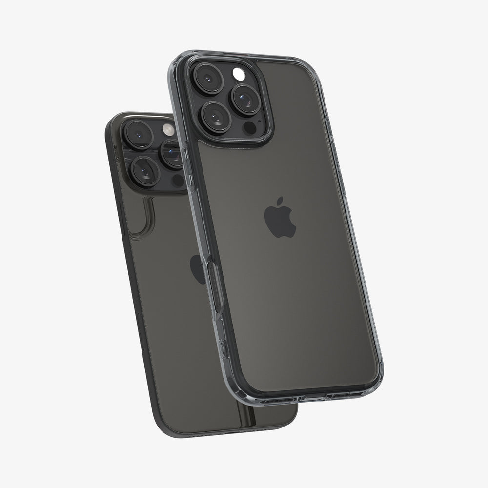 Due telefoni con custodie trasparenti. Le custodie sono trasparenti. Il logo Apple è sul retro del telefono.