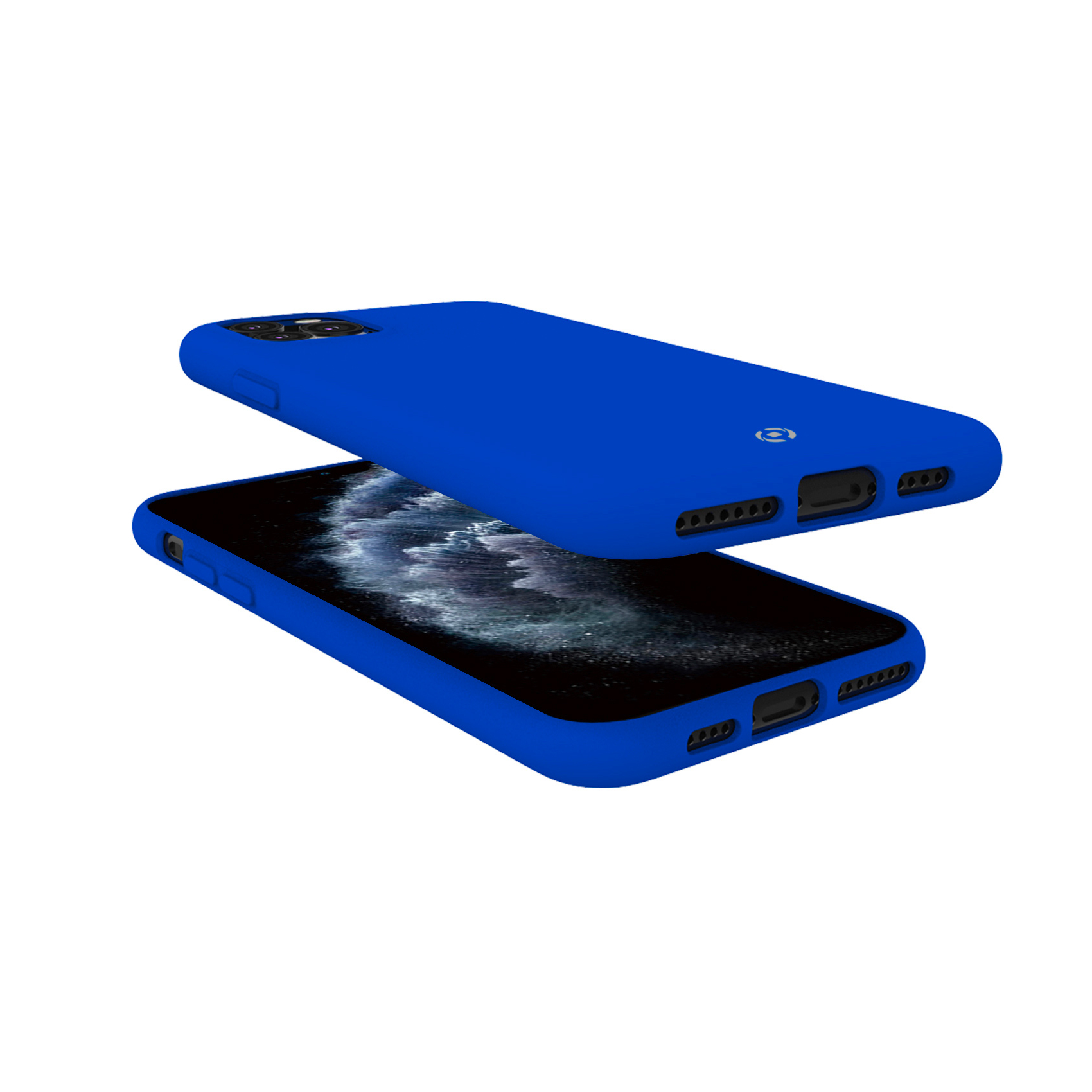 Blaue Handyhülle über einem Telefon. Das Telefon zeigt ein dunkles Bild. Die Hülle ist angewinkelt.