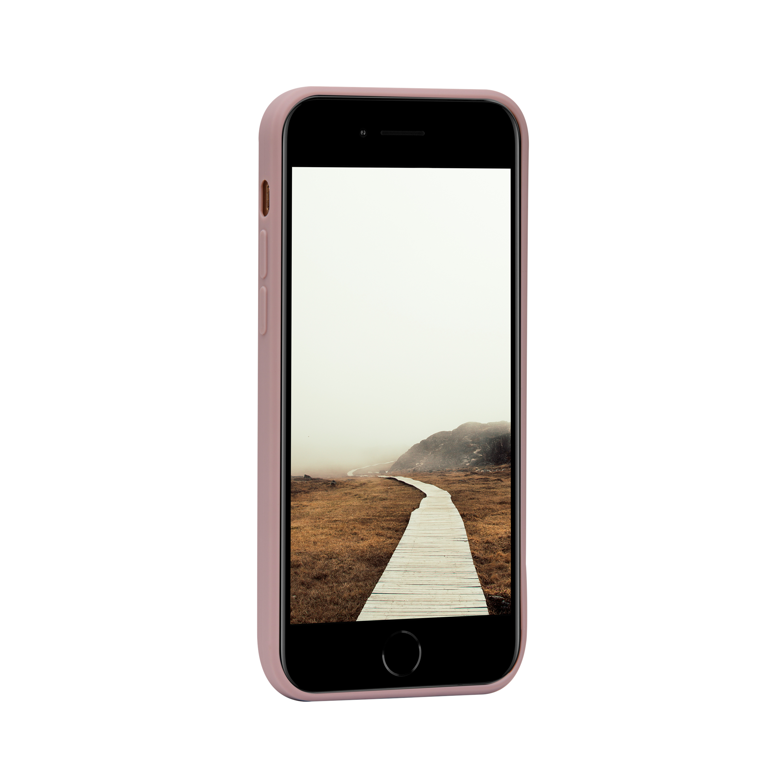 Telefono in custodia rosa mostra un sentiero in legno in una scena di campo nebbiosa.