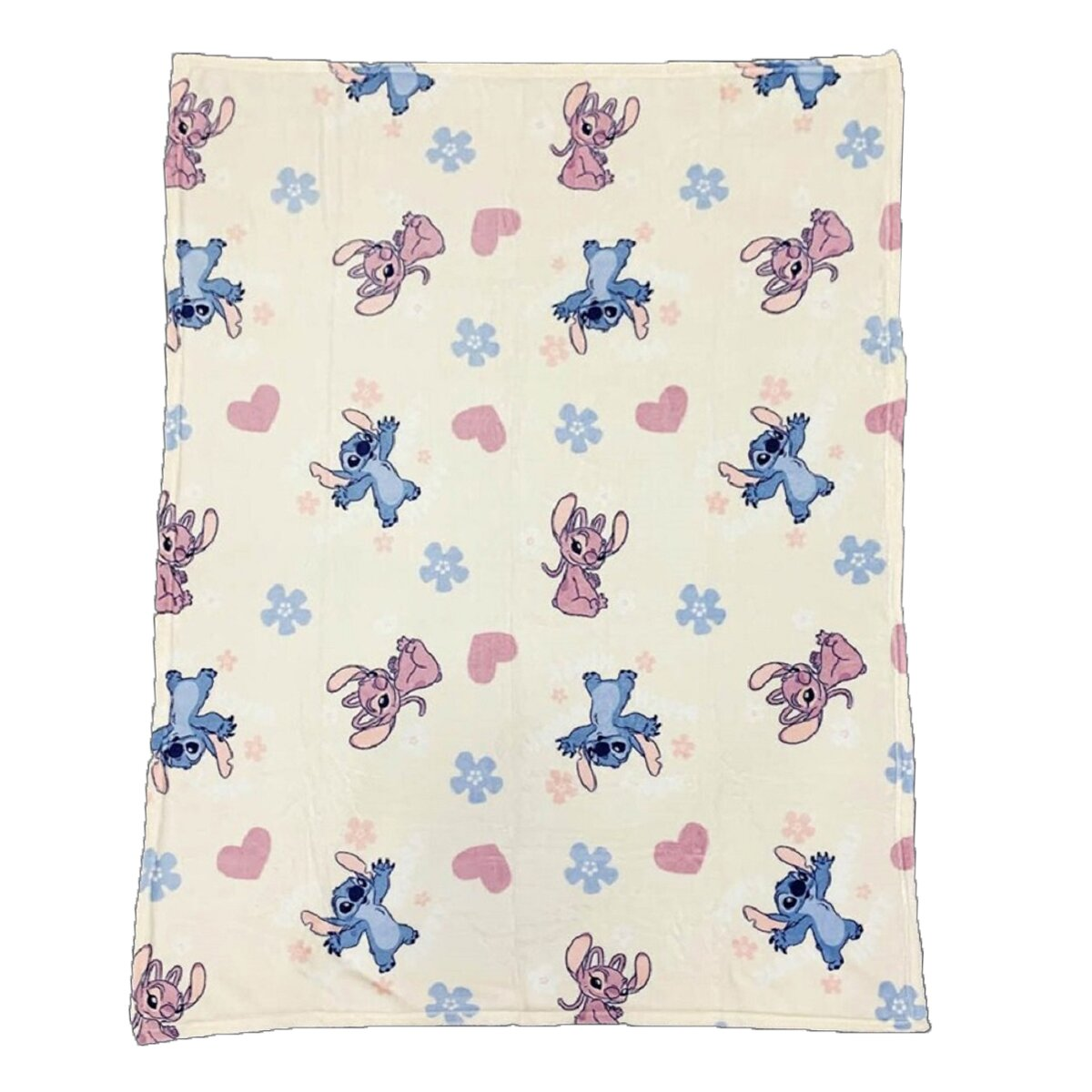 Decke mit Stitch und Angel-Charakteren, heller Hintergrund mit Herzen und Blumen.