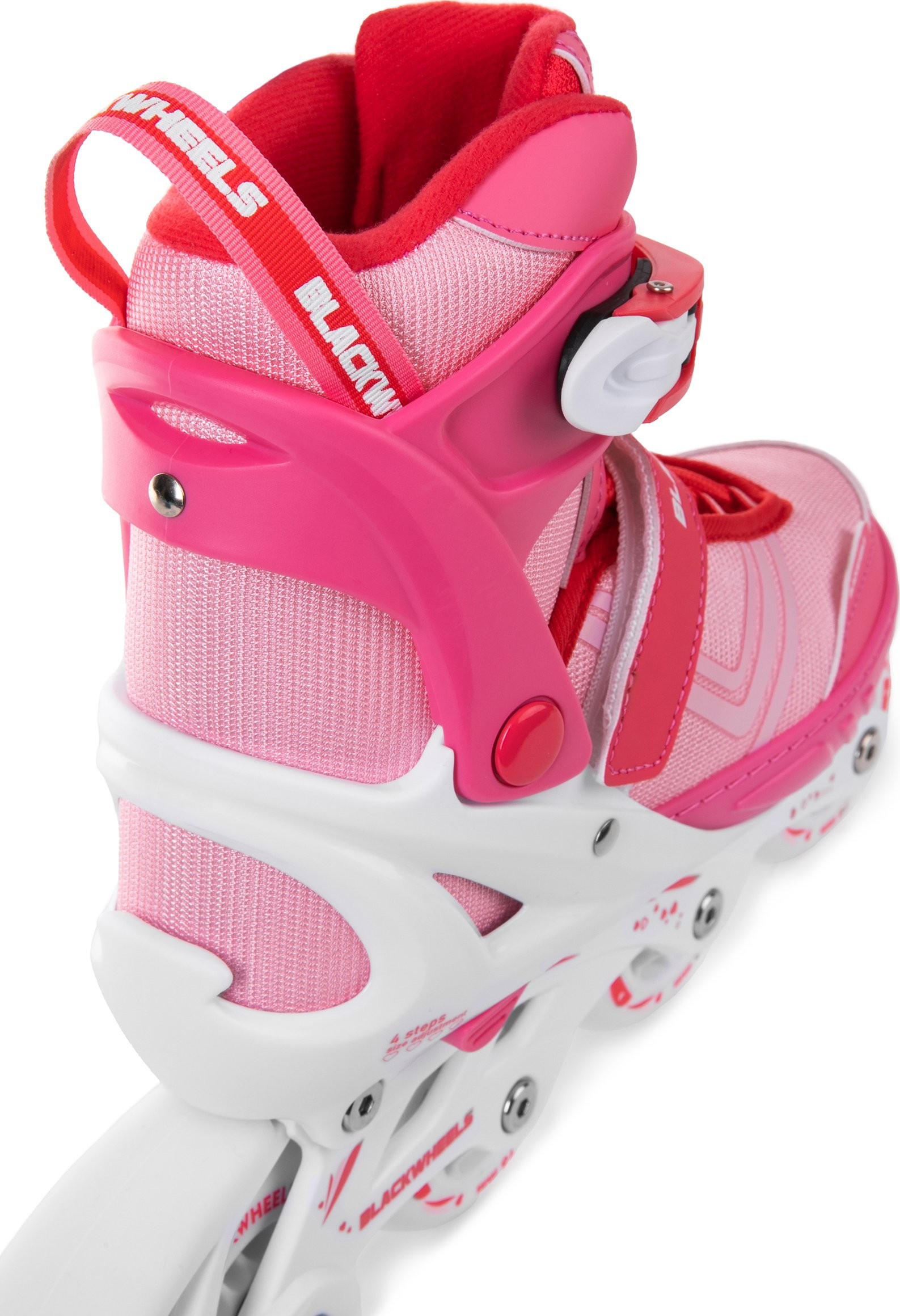 Primer plano de patines rosas y blancos. El zapato tiene la marca Blackwheels.