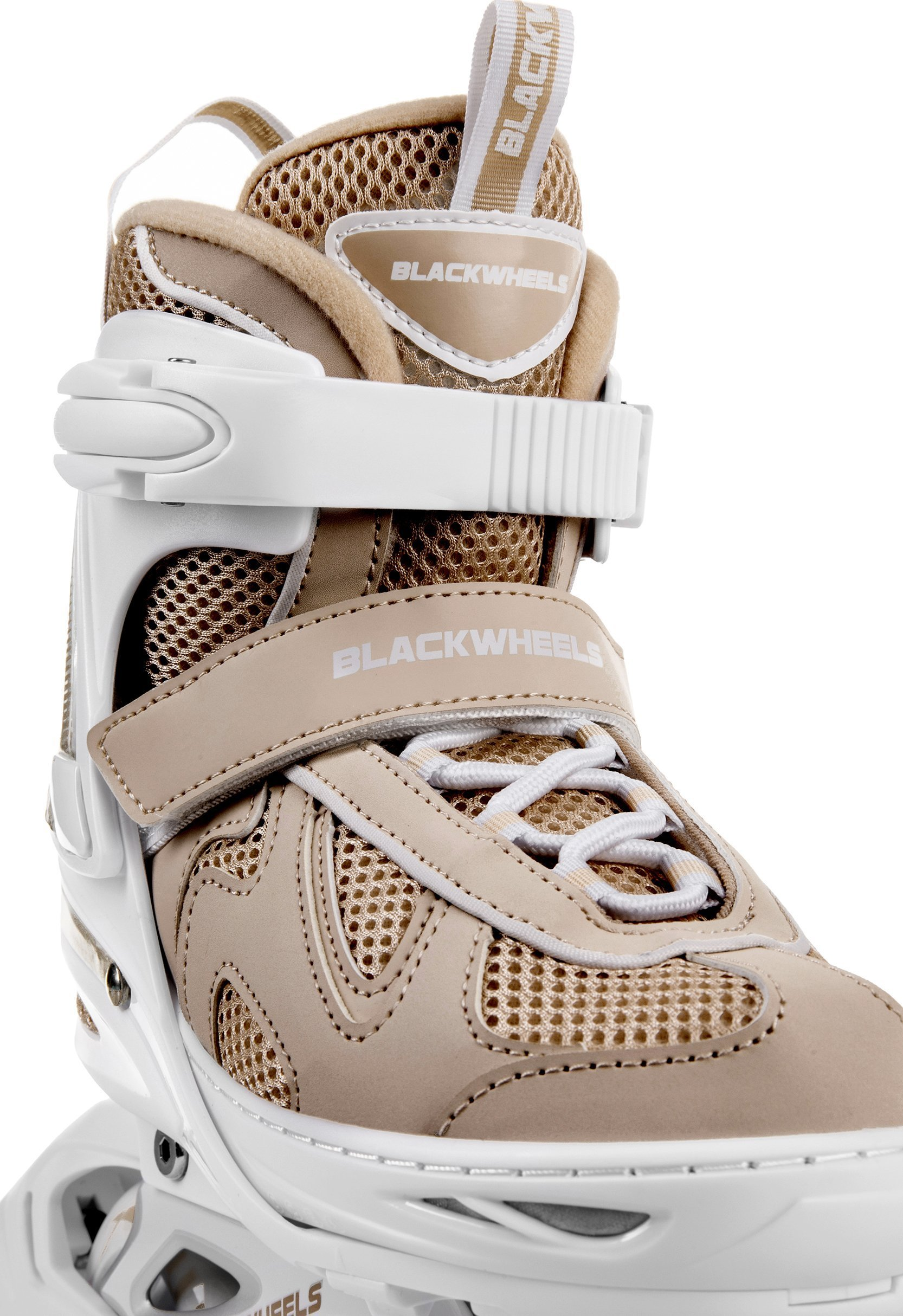 Nahaufnahme eines beige-weißen Inline-Skates. Die Marke ist Blackwheels. Weißes und beiges Farbschema.