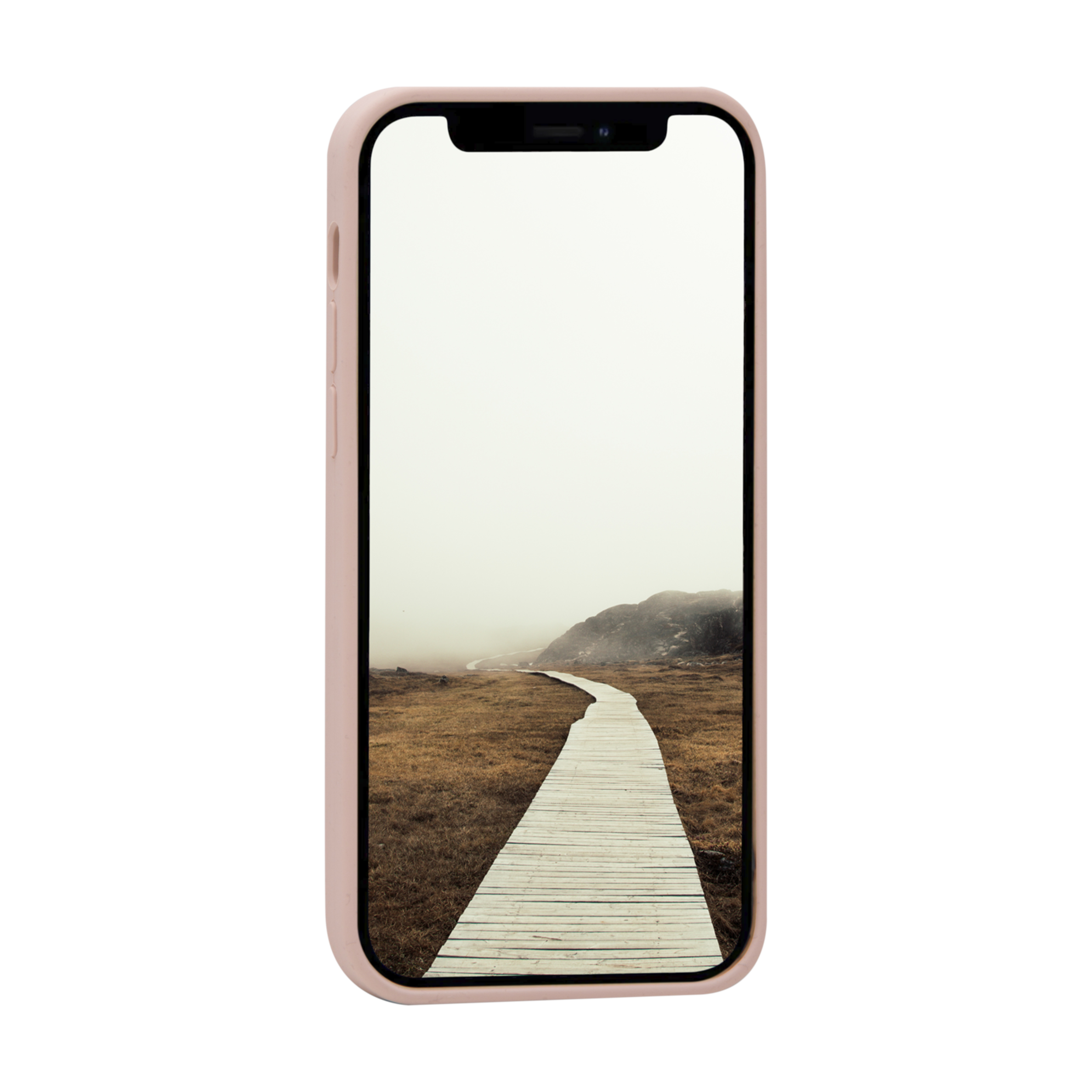 Custodia rosa con telefono che mostra una passerella di legno attraverso un paesaggio nebbioso. Sfondo bianco.