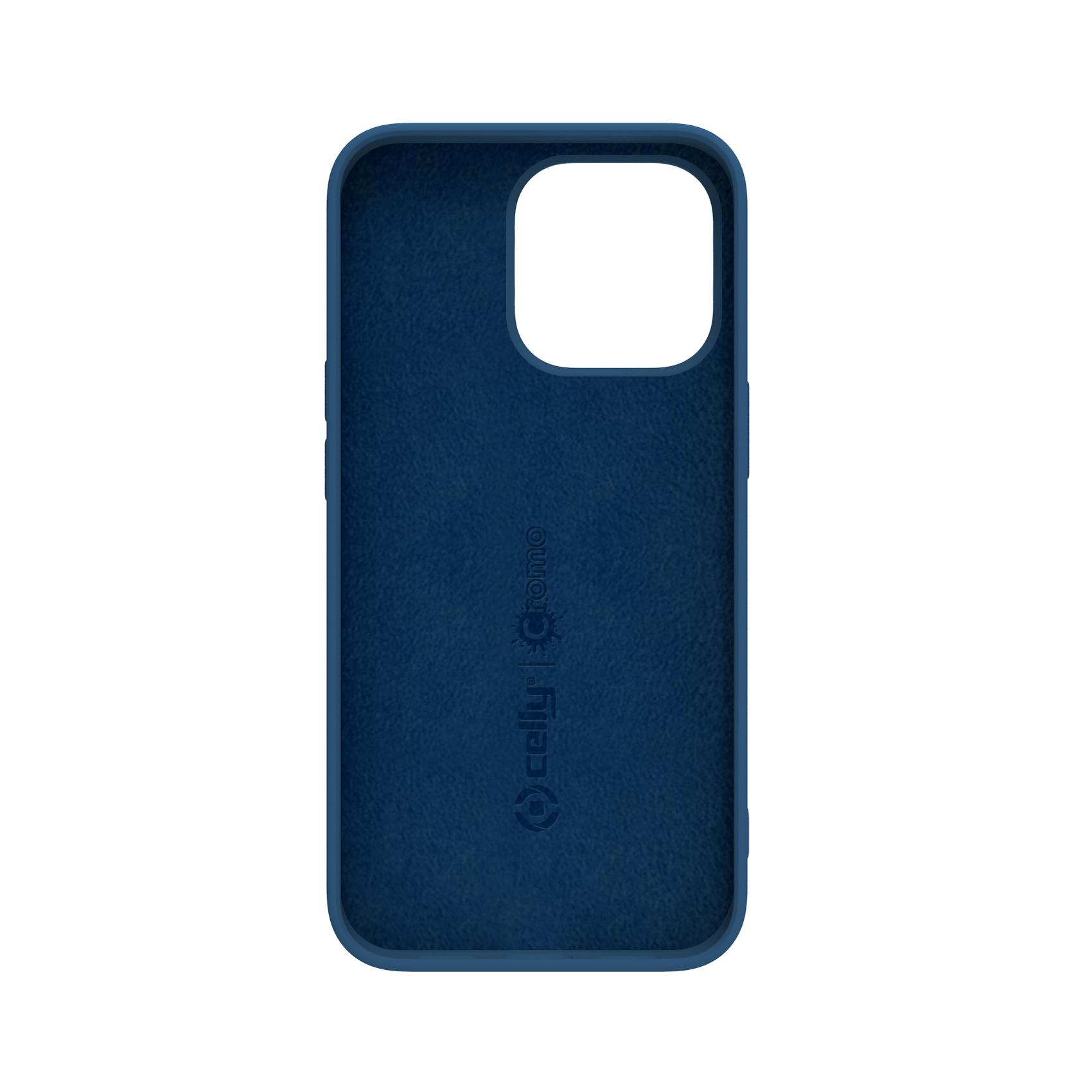 Custodia blu per telefono all'interno. Marchio sul lato. La custodia ha un foro per la fotocamera.