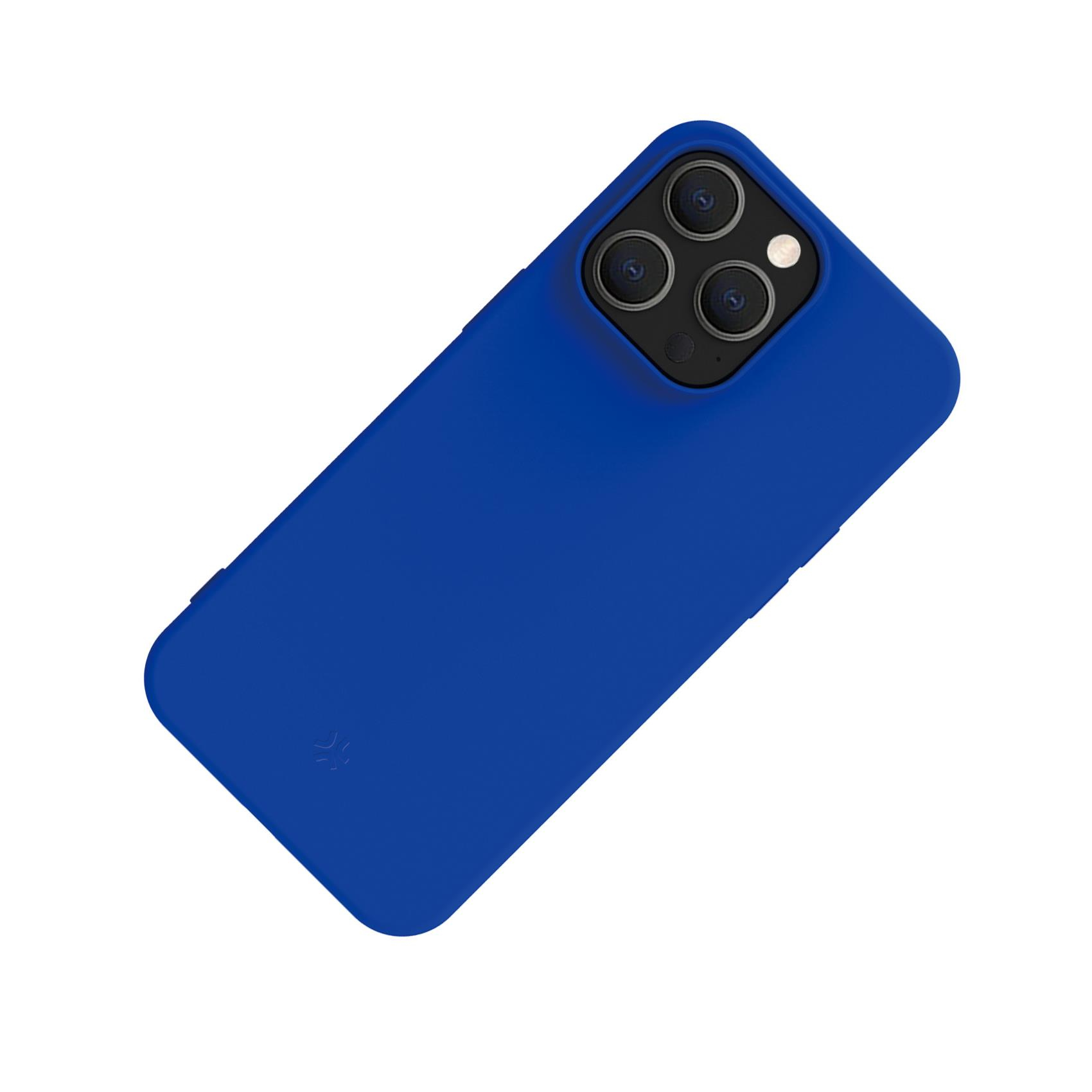 iPhone blu con tre fotocamere e custodia blu.