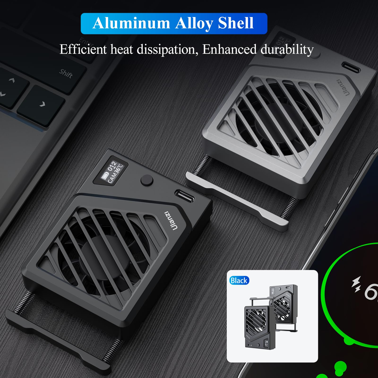 Zwei schwarze Kühlventilatoren, silberne Akzente. Einer auf einer Tastatur. Einer vor einem Telefon.