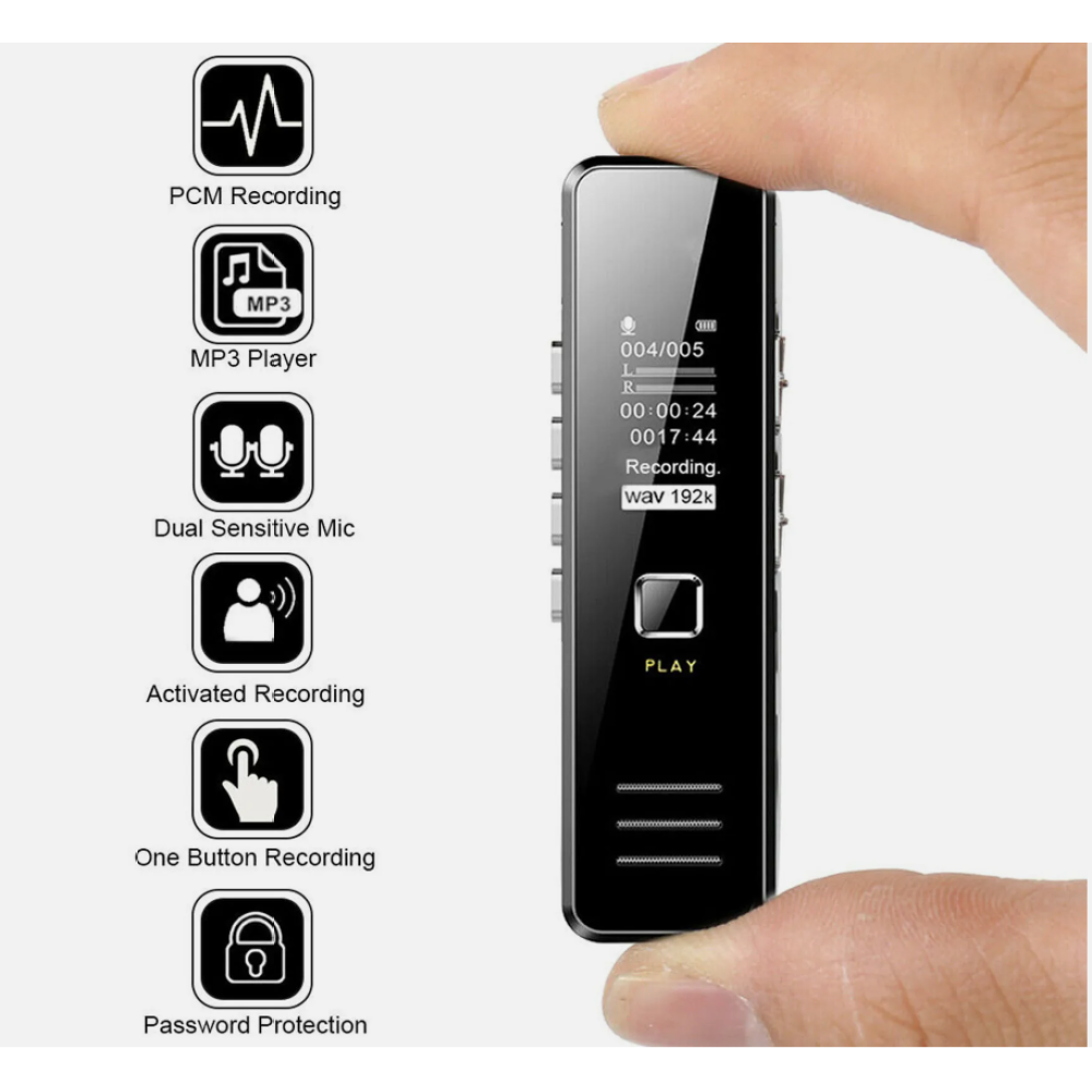 Eine Hand hält ein schwarzes Stimmaufnahmegerät mit PCM, MP3, Dual-Mikrofon, aktivierter Aufnahme und Passwortschutz-Symbolen.
