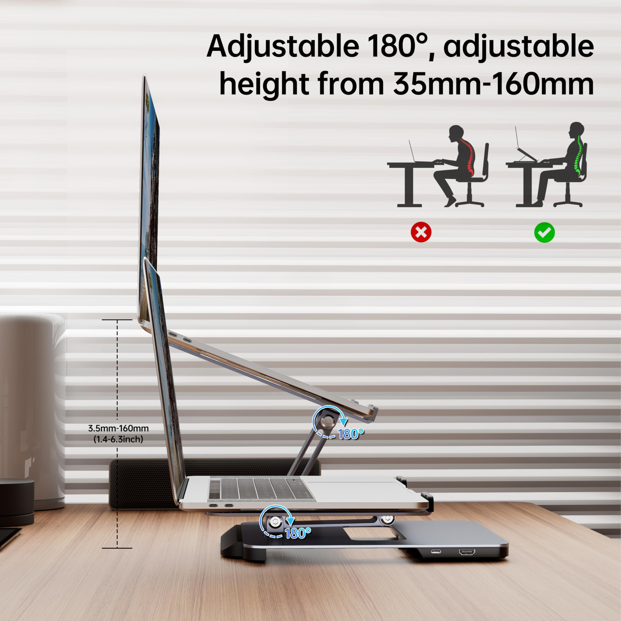 Laptop auf einem Ständer, mit verstellbarer Höhe und Winkel, in der Nähe eines Schreibtischs.