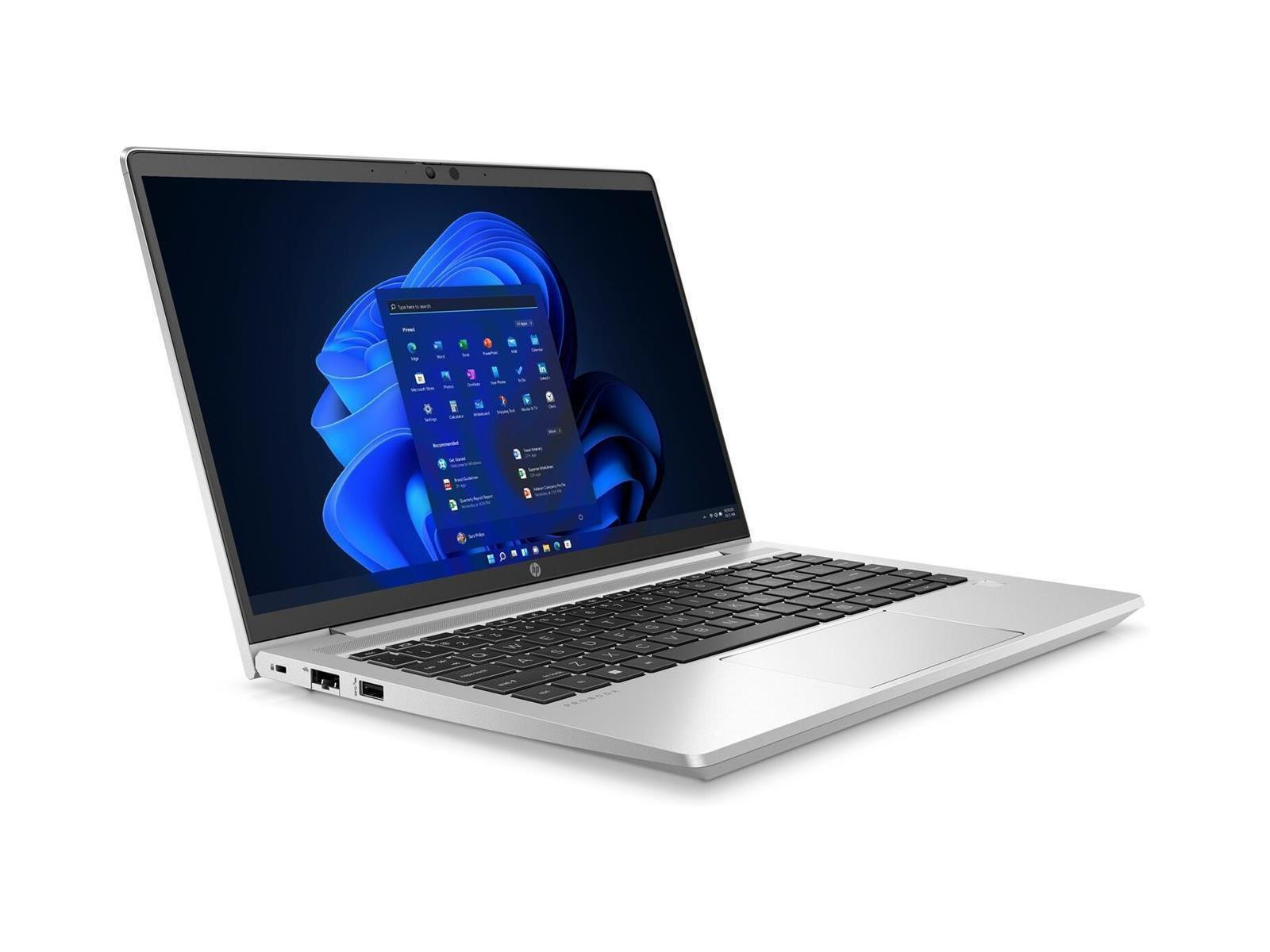 Silberner HP-Laptop, angewinkelt geöffnet. Der Bildschirm zeigt eine UI mit blauem Thema.