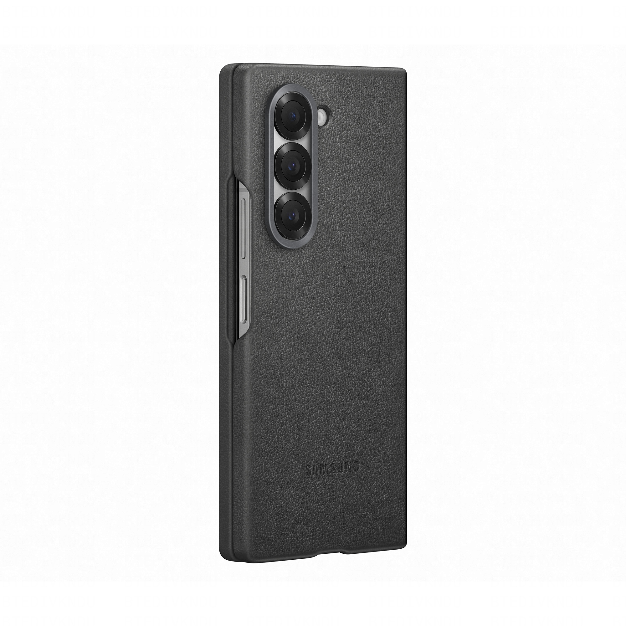 Un étui de téléphone noir avec trois caméras et un logo Samsung.