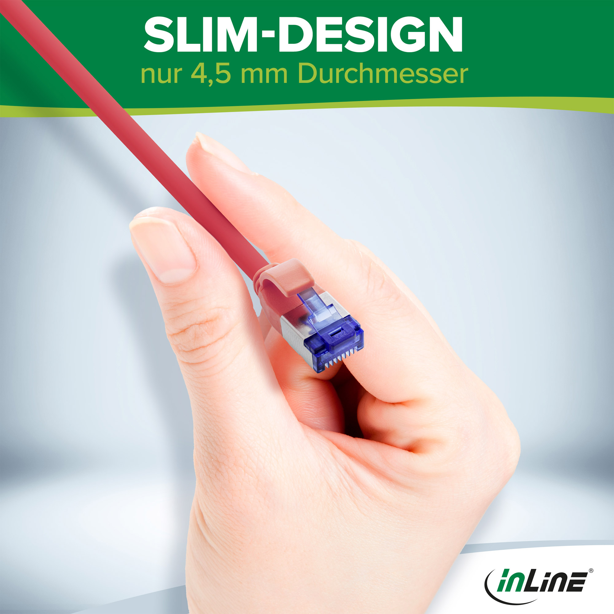 Mano che tiene un cavo di rete rosso con connettore blu. Il testo dice 'SLIM-DESIGN'.