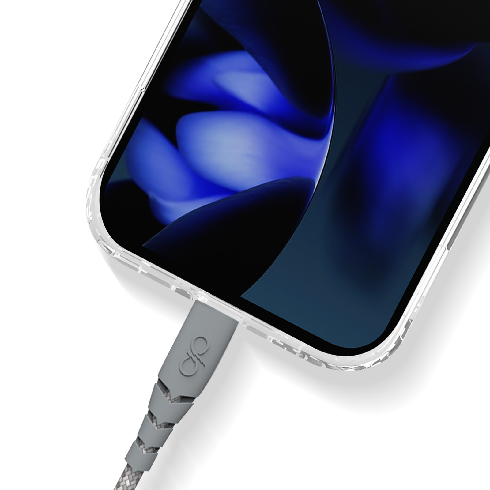 Un étui de téléphone transparent avec un câble gris est connecté à un téléphone. Le fond est blanc.