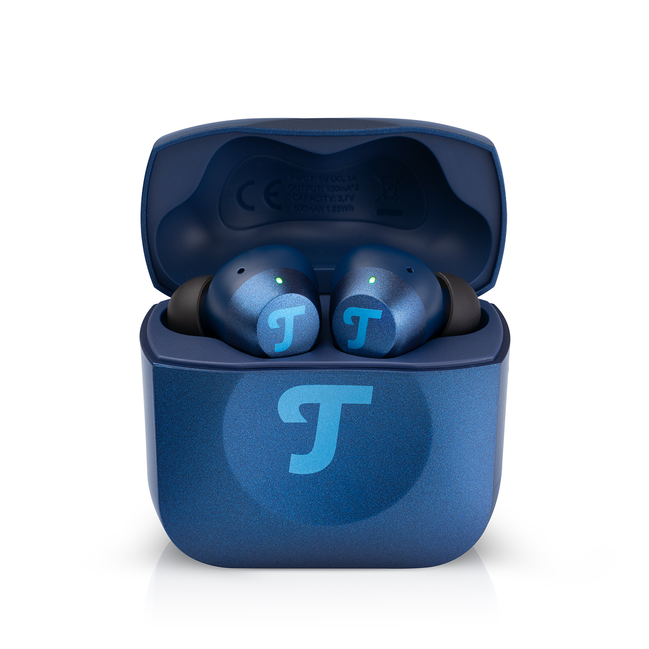 Otwarta niebieska obudowa ładująca z niebieskimi słuchawkami w środku. Oba mają logo Teufel.