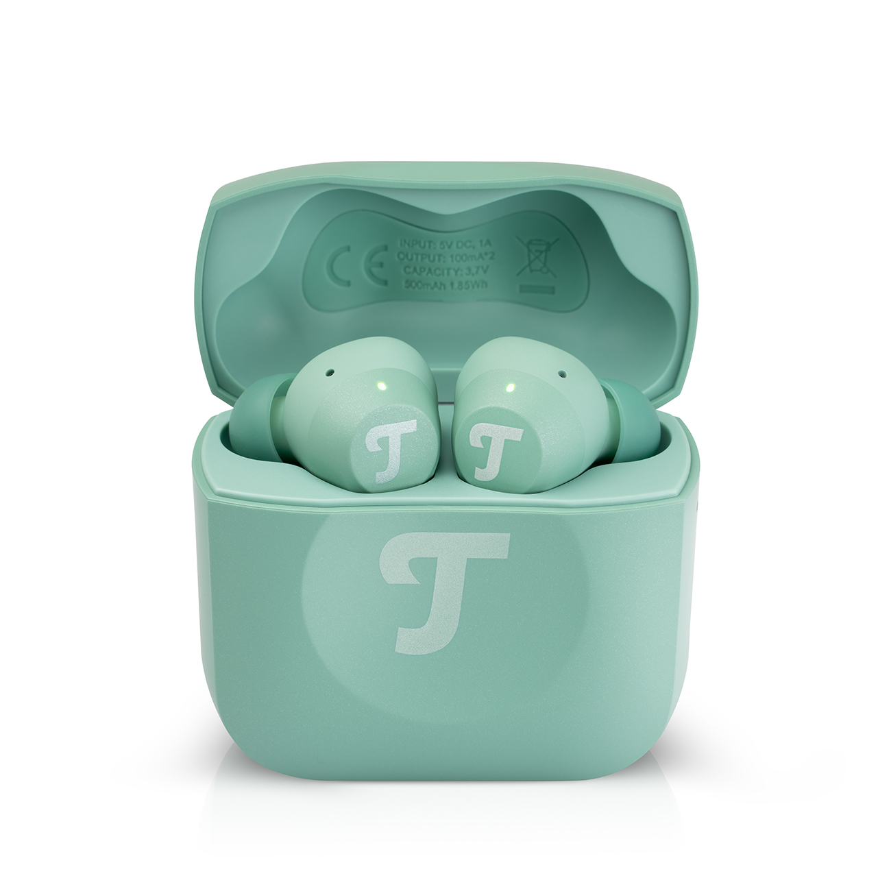 Otwarte zielone etui ze słuchawkami miętowymi. Każdy ma logo 'T'. Białe tło.