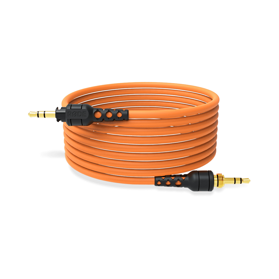 Cavo audio arancione con connettori neri e punte dorate, su sfondo bianco.