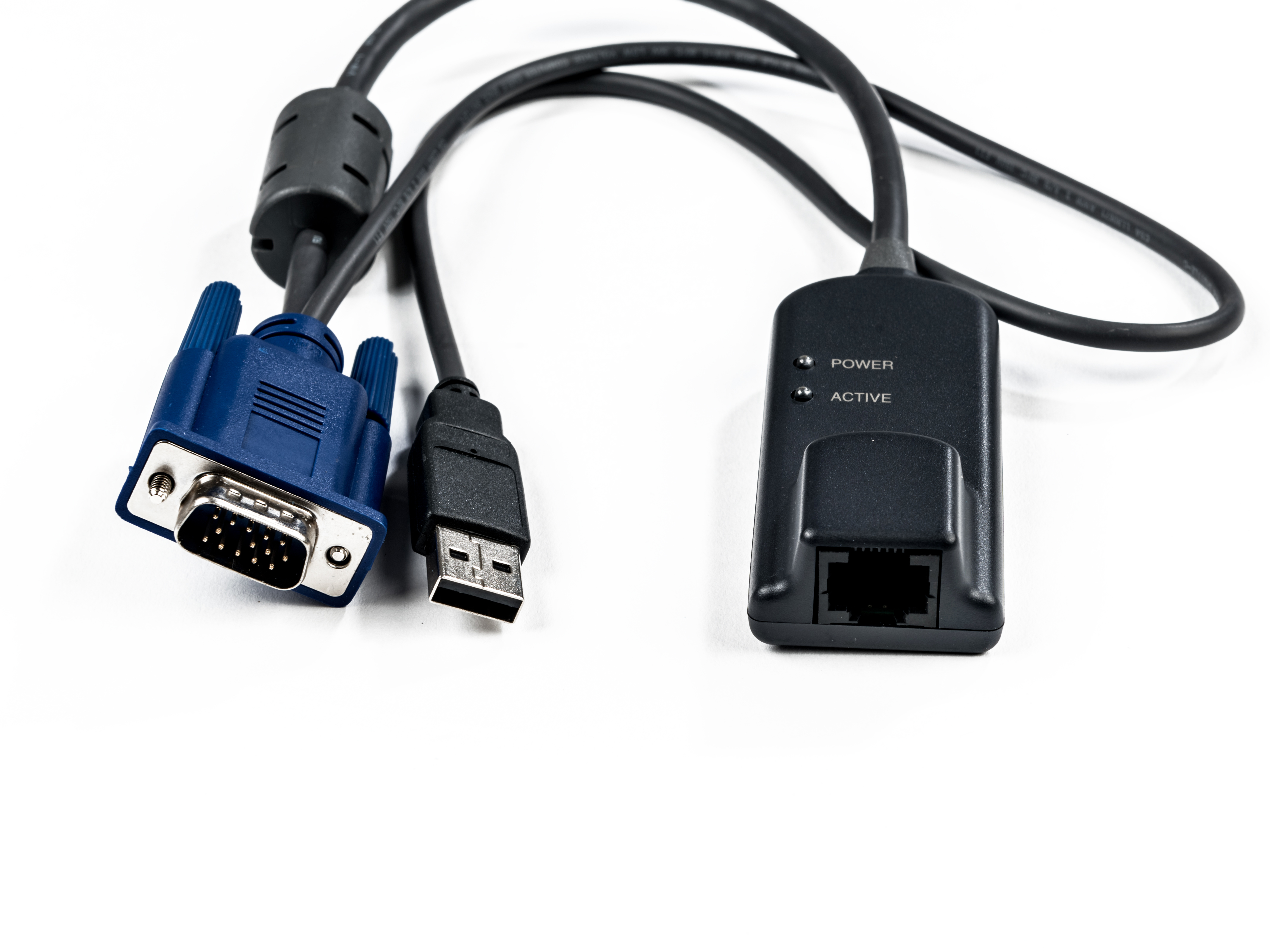 Un connettore nero con VGA e USB e una scatola nera con l'etichetta Power e Active.