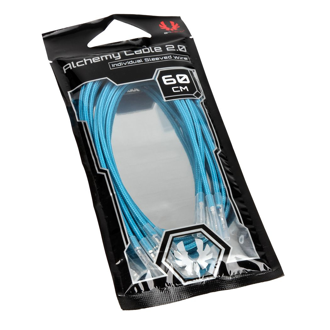Confezione nera con cavi blu all'interno. 'Alchemy Cable 2.0' è stampato sulla confezione.