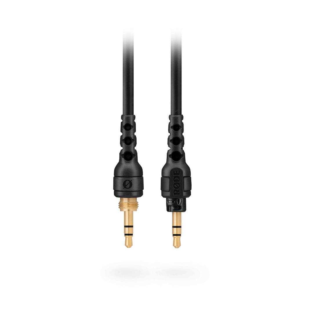 Cavo audio nero con due jack da 3,5 mm. Un jack ha il logo Rode.