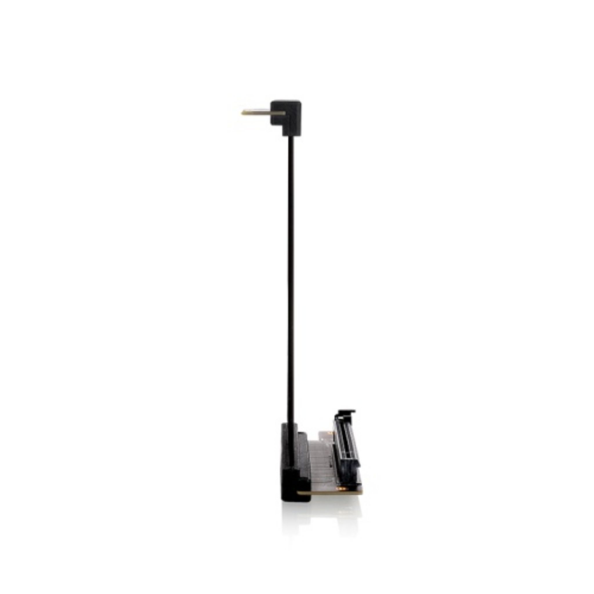 Cavo adattatore nero con connettore dritto e connettore a 90 gradi su sfondo bianco.