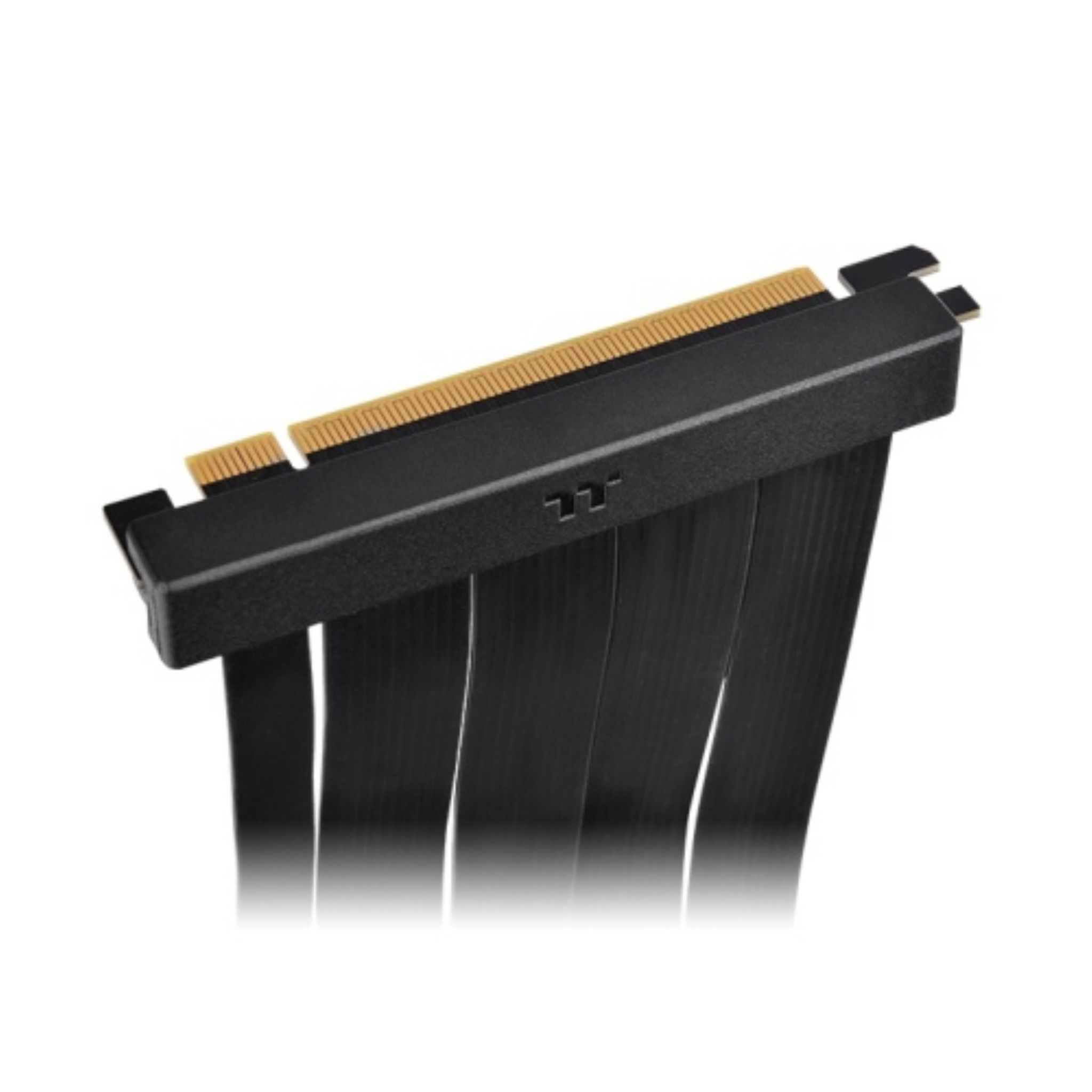Primo piano di un cavo riser nero per scheda grafica, su sfondo bianco.