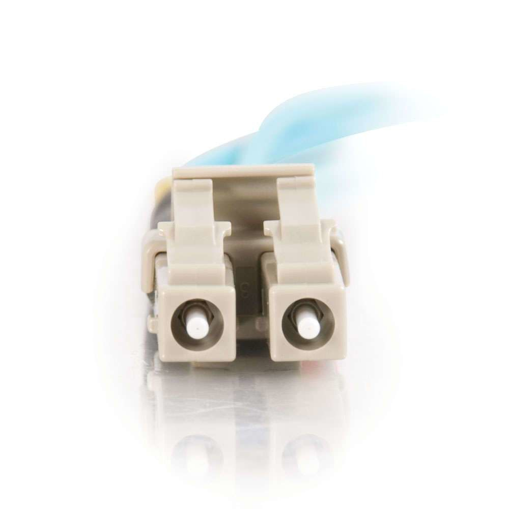 Due connettori in fibra ottica beige con un cavo azzurro.