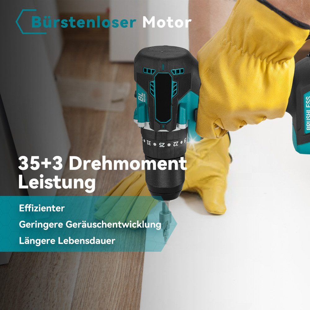 Ein Bohrer bohrt in einen blauen Block. Der Bohrer ist schwarz und blaugrün. Gelbe Handschuhe sind sichtbar.