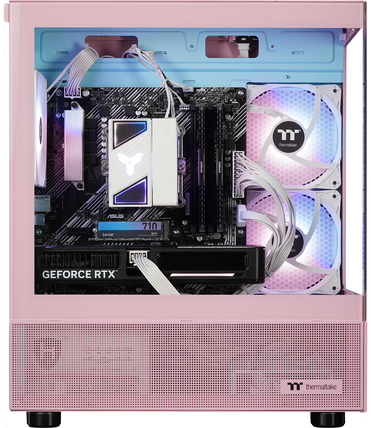 Roze pc-behuizing met componenten erin. Blauwe en roze lichten in ventilatoren. Wit.