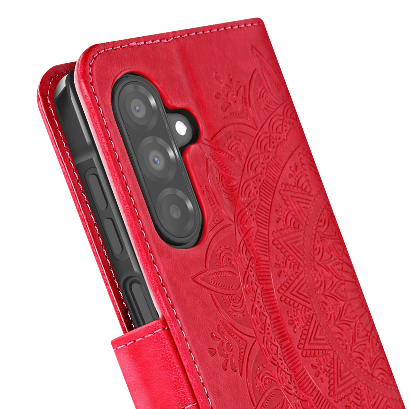 Primo piano di una custodia rossa che mostra le fotocamere del telefono e il design mandala. Sfondo bianco.