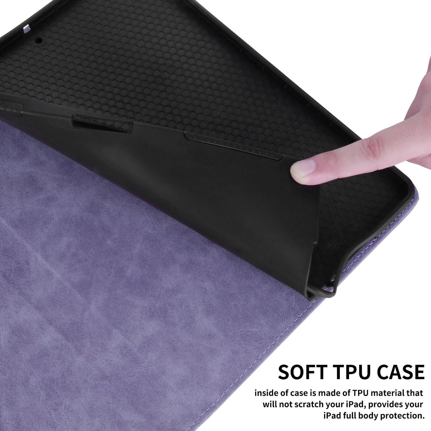 Primer plano de una funda de tableta morada, detalle del material TPU. Texto: FUNDA DE TPU SUAVE. Fondo blanco.