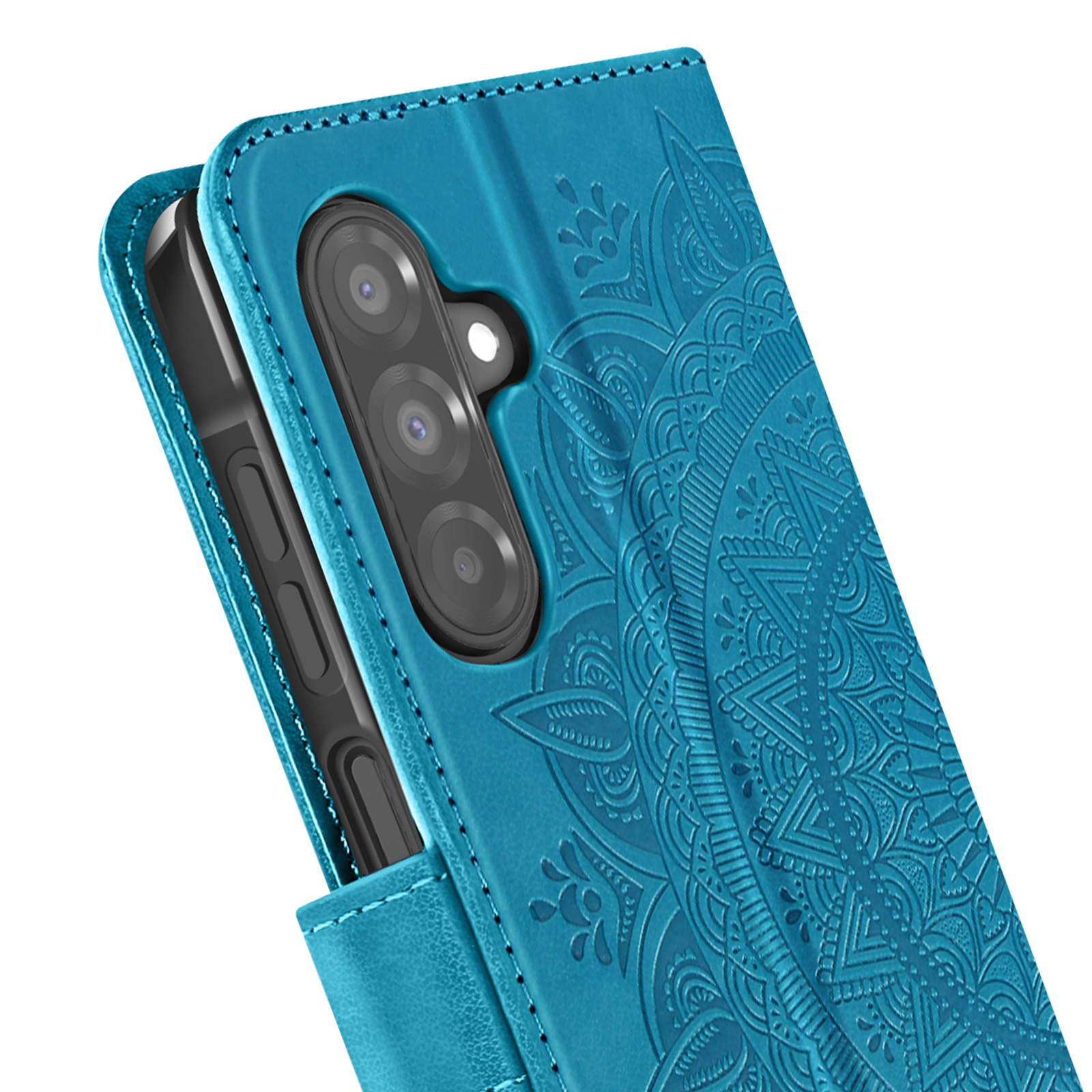 Un primo piano dell'interno di una custodia per telefono blu con un design a mandala e un telefono.